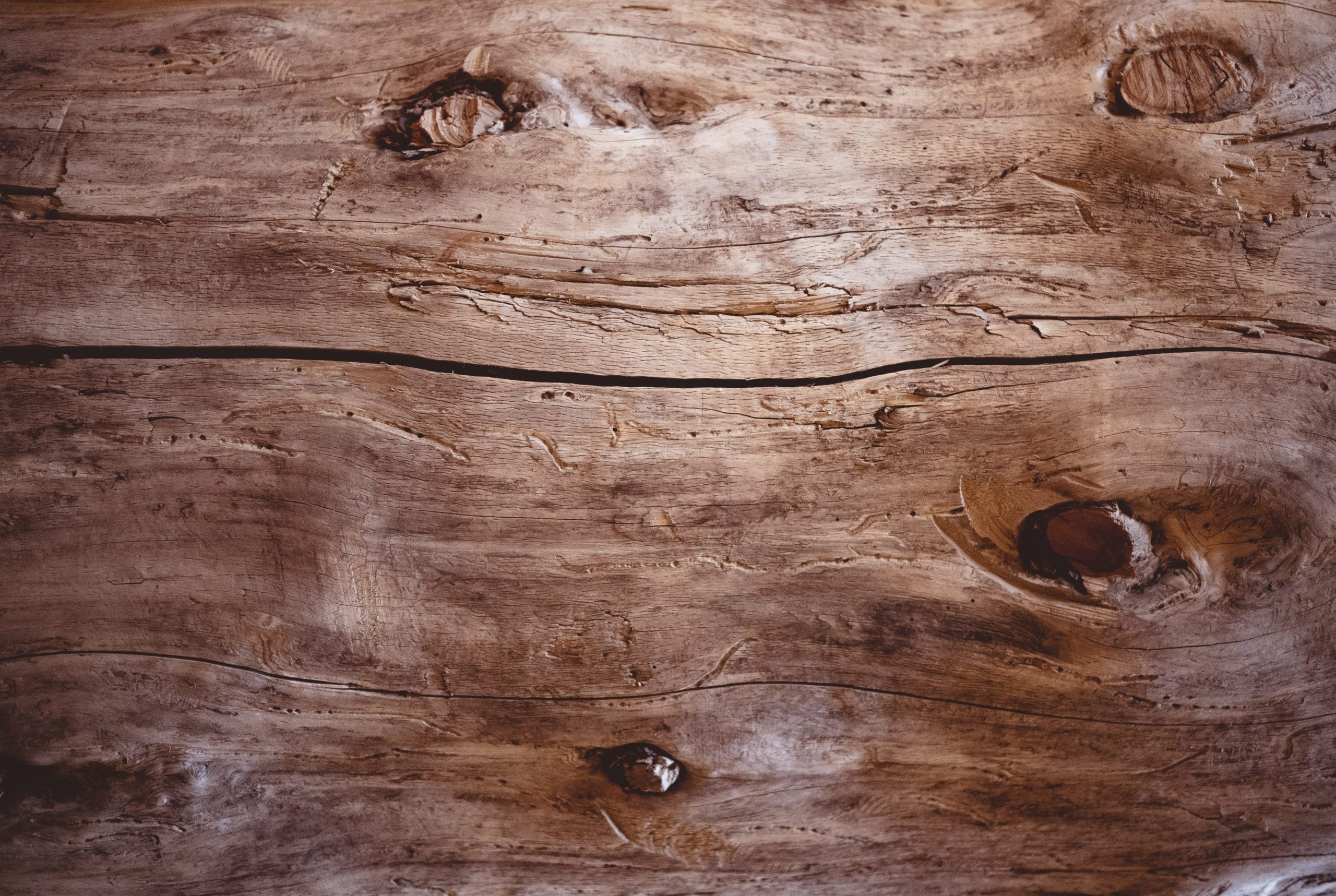 HeliaCARE Holzmuster mit Leinöl behandelt